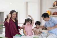 亲子互动游戏：适合祖孙两代的健康活动