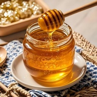 蜂蜜真能治百病？医生提醒：糖尿病人吃蜂蜜，血糖会升还是降？