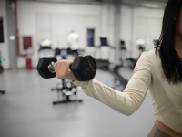 为了实现健康减肥，正确的热量管理方法应该是怎样的？