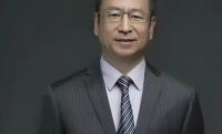 白岩松：被抑郁症折磨体重暴瘦50斤，65岁仍在每天清晨坚持跑步健身多年