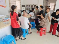 王家桥镇：志愿服务显真情，三代社保卡换发更便捷