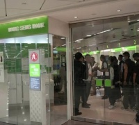香港一家银行遭劫匪持刀抢走三十余万港币！有女职员受伤