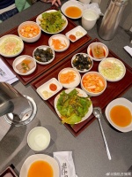 除了‘辣椒水’，韩式烤肉还有哪些特色的蘸料和吃法？