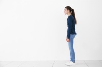 骨盆前傾、脊柱側(cè)彎……身體「歪」了，必須要矯正嗎？