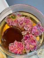 春饮花茶，喝对一杯胜过药补！这8款“天然养颜方”让你从内美到外