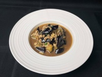 茄子总炒油蒸塌怕麻烦？10种吃法覆盖四大场景，简单做就鲜香味美