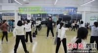 宜宾南溪：中医减肥操“青年夜校”活动举行