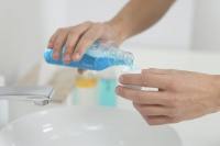 告别油腻滑溜！教你三招轻松清洗毛巾，健康生活从此开始