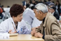 蜂蜜水什么时候喝最好？医生：这个时间喝，润肠又养颜