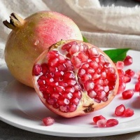 吃石榴有什么好處和功效 吃石榴的注意事項(xiàng)