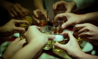 酒里乾坤大，杯中日月长：揭秘酒精背后的那些事儿
