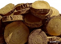 甘草的食疗功效与作用：补脾益气，清热解毒，祛痰止咳，缓急止痛