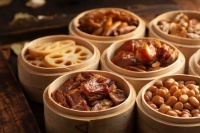 卤味“三巨头”，为啥爱吃的人少了？网友：月薪3000，我不配吃