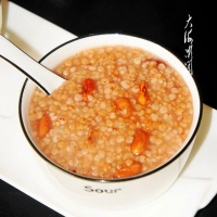 高粱米粥，软糯爽滑，淡淡的甜味，很适合晚餐