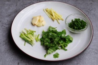 别啃草了！肉末茄子、香煎鲈鱼这样改，吃出好身材！