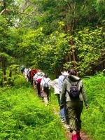 徒步加“砝码”，耐力悄悄涨