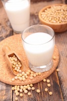 植物蛋白饮品和牛奶的区别！乳糖不耐受人群必看，从早餐到下午茶的营养健康之选