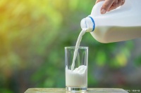 必看！全脂与脱脂牛奶差异盘点，一文讲透