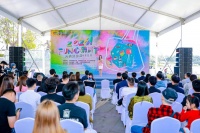 授牌现场直击！市民争相体验耳穴压豆，这家中医馆上榜放心消费品牌