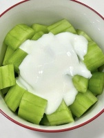 黄瓜配酸奶，减肥效果好，营养师的瘦身搭配