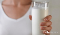 减肥期间，晚上能喝牛奶吗？