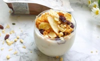 一层酸奶一层燕麦0脂肪简单快手的减肥早餐水果酸奶燕麦