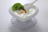 夏天减肥妙招：这三种水果搭配酸奶，让你越吃越瘦，想胖都难！