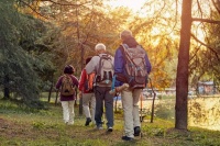 轻徒步，慢养生，走出健康好身形！ — 新京报