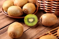 每天吃1个猕猴桃会发生什么？皮肤会变好？便便会顺畅？