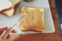 花生酱吃了会胖？其实它能扛饿护心，还补日常营养缺口