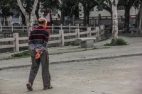 心梗與散步脫不開關(guān)系嗎？建議：60歲以后，散步時多注意這4點