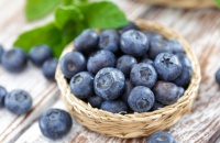 藍(lán)莓是血糖的隱形殺手？提醒：不想得糖尿病，2種水果可以多食！