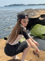 给大家介绍的是来自韩国的ins时尚博主onnuk