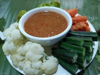 黑龍江椴樹蜜蘸菜：解膩又潤腸，老鐵養(yǎng)生秘招！