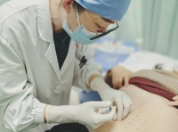 【青醫(yī)科普】經(jīng)絡(luò)里的“長效充電寶”：一文讀懂中醫(yī)穴位埋線