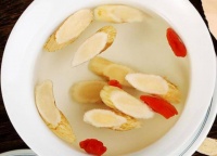 經(jīng)常喝黃芪水，人為何會(huì)變瘦？醫(yī)生：黃芪水的副作用，需提前了解