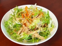 節(jié)后輕負擔：一盤涼拌苦菊雞胸沙拉，熱量不到200 kcal