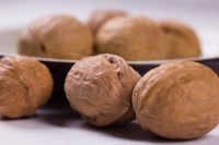 核桃里面的分心木千萬別扔，拿來泡水喝，好處太多，快來看看