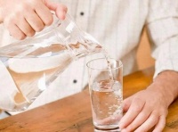 中國肥胖高發(fā)，是喝水惹的禍嗎？醫(yī)生：這4種喝水方式，少喝才健康