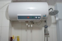 60升電熱水器一天耗電量多少度電？