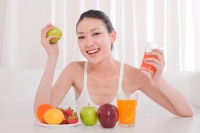 对比普通与极端减肥，健康减肥一月最多瘦几斤