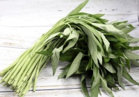 夏天多吃堿性蔬菜，一解暑，二排毒，三健齒，中老年人要多吃