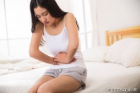 排毒养颜胶囊，能变美？吃这些都把肠子搞黑了你还不知道