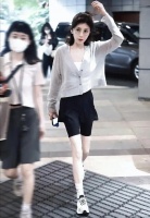 51岁贾静雯瘦20斤后嫩到犯规！穿四角短裤出街像20+少女，5个抗老减肥法公开