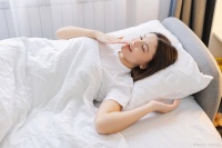 中老年人注意！晨起做好4件事，比吃补药还管用，健康少生病