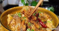 鱼怎么炖好吃？分享4种家常做法，不腥不柴，零基础也能做出美味