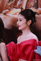 颖儿瘦出“排骨胸”：从极端减肥到健康塑身的启示