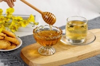 蜂蜜被点名！医生提醒：糖尿病患者常喝蜂蜜水，很快迎来这些变化