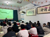 小学生玩手机基地探秘科学引导孩子健康使用电子设备