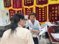 飞秒微创精准施治 金山爱尔为肝硬化合并凝血障碍患者完成双眼白内障手术
